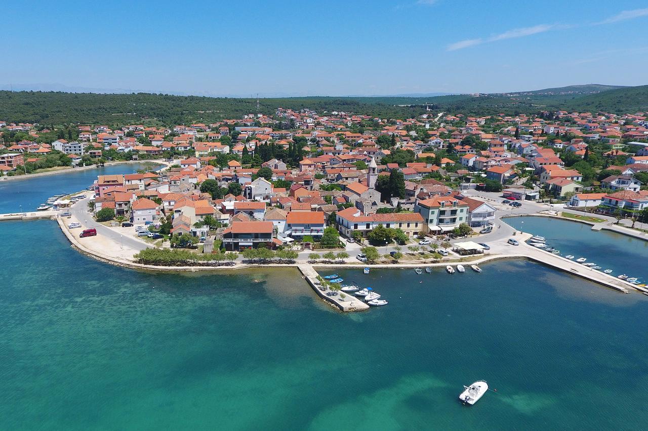 Holiday Home Zemljak Sukosan Exterior photo